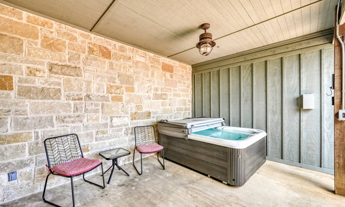 Fredericksburg Cottage | 8738 E Hwy 290 - ​ Cabernet Cottage