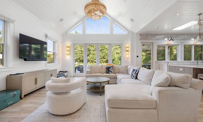 Water Mill House | 8BR Hamptons Estate w/Heated Pool & Hot Tub – Only August 24th Onward Remaining