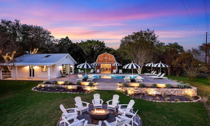 New Braunfels House | 8Sages-Gruene*Luxury Getaway* Accommodates 18