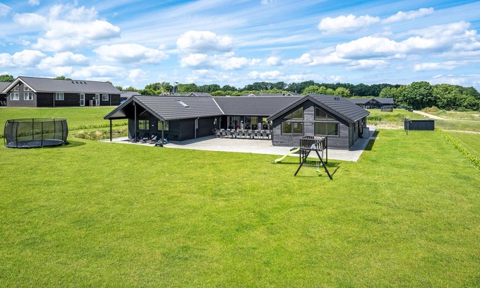 Mommark Strand House | 9 bedroom beautiful home in Sydals