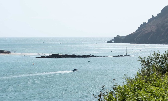 Salcombe Cottage | 9 Poundstone Court - an apartment that sleeps 6 guests in 3 bedrooms