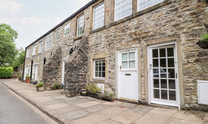 Airton Cottage | 9 RIVERSIDE WALK, pet friendly, character holiday cottage in Gargrave