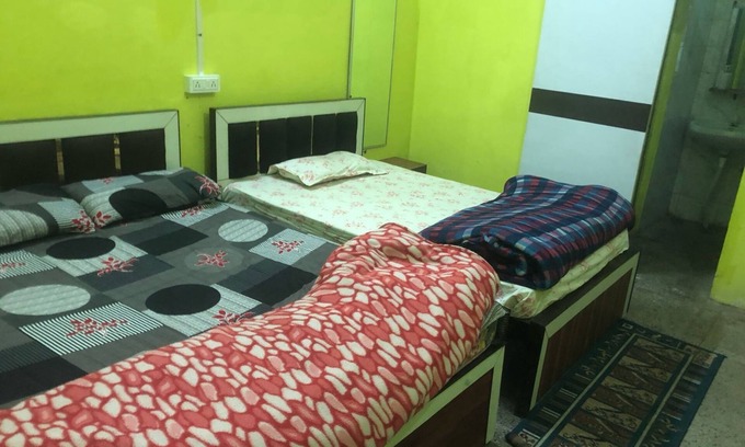 Shahjahanpur Hotel | 9-room hotel in fabulous SPN with AC, WiFi, fitness room