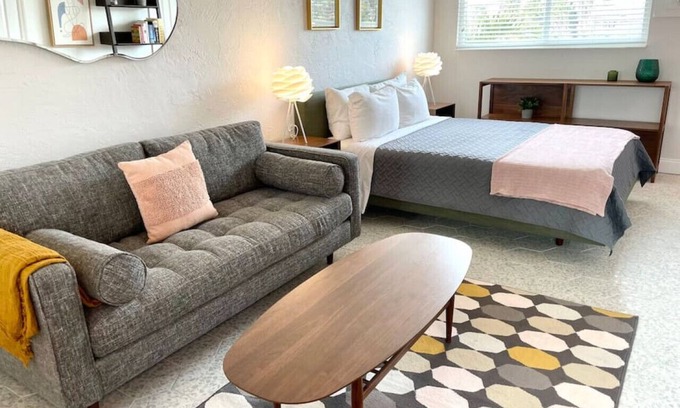 Bay Esplanade Apartment | 9 · Surf n Sand Studio Apartment by the Water 9
