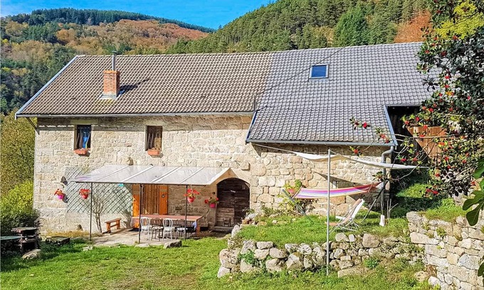 Intres House | 90 m² Farmhouse ∙ 3 bedrooms ∙ 9 guests