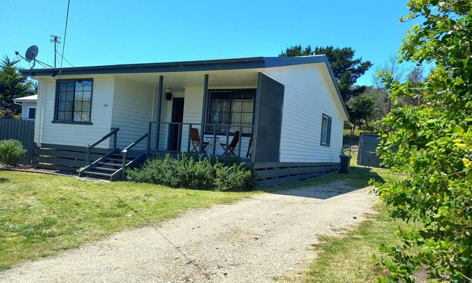 Paradise Beach House | 90 Mile Beach House- Walk to the beach