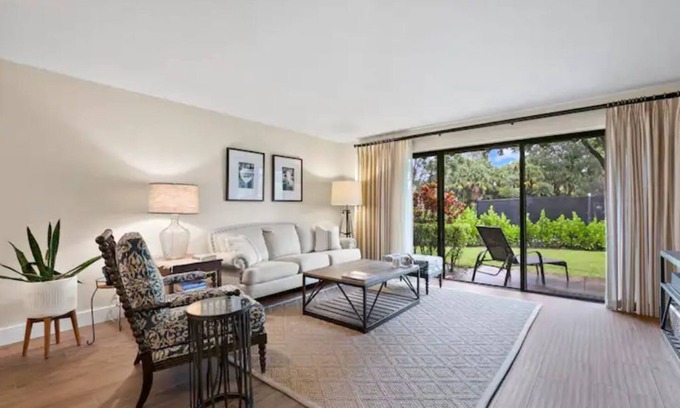 Palm Beach Gardens Cottage | 904 Club Drive: Quaint & Beautiful PGA National Club Cottage