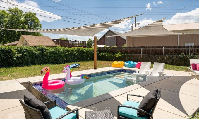 Dupont House | 90s Dream Escape | Hot Tub & Gorgeous New Pool!