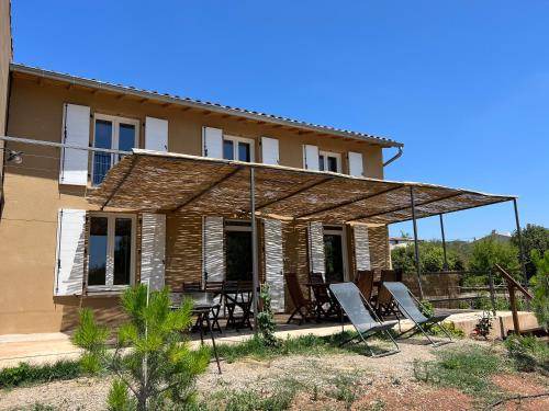 Octon House | 91 m² House ∙ 3 bedrooms ∙ 10 guests