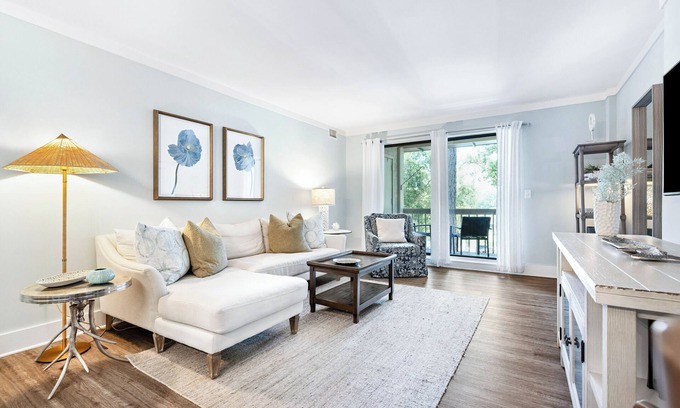 Harbour Town Condo | 918 Cutter Court: BESTNEST by Beverly Serral * In Unit Washer/Dryer!*