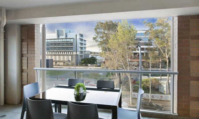 Newcastle West Apartment | 96 m² Serviced apartment ∙ 2 bedrooms ∙ 6 guests