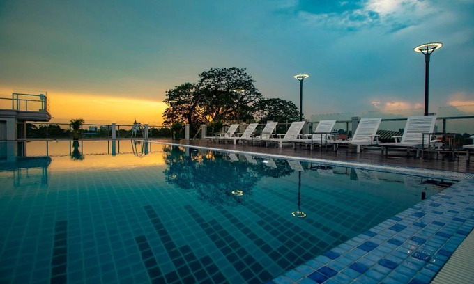 Bahan Hotel | 98 m² Hotel ∙ 2 bedrooms ∙ 6 guests