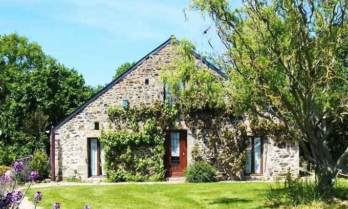 Henansal Cottage | A 1 bedroom cottage that sleeps up to 4 with heated covered pool