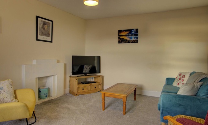Helmsdale House | A 2-bedroom cottage overlooking the Helmsdale harbour.