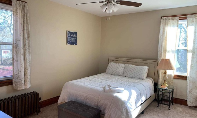Norwood House | A#2 Executive 1BRApartment Prime Location Near Hospitals Downtown & Universities