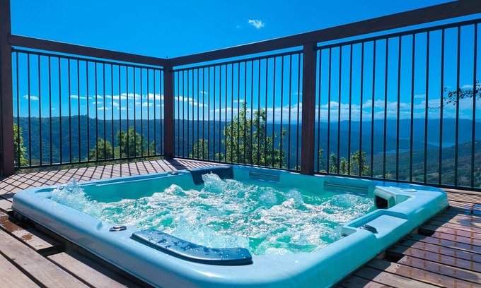 Maintongoon House | A 20 Acre private getaway with unforgettable views!