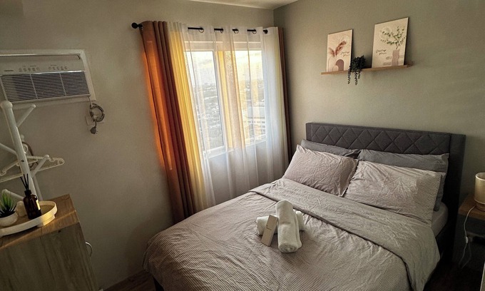 Las Pinas Condo | A 24-sqm studio type . Has 3 beds and perfect for families, couples or friends.