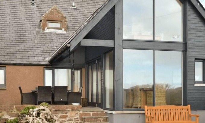 Golspie House | A 3-bedroom beach front house with spectacular views across the Dornoch First.