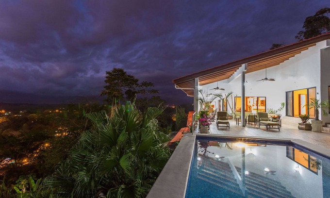 El Cerro Villa | A 3 bedroom private piece of luxury living in the heart of Manuel Antonio