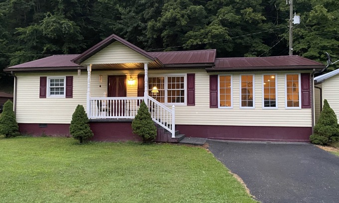 Newtown House | A & B TRAIL HOUSE @ Hatfield-McCoy Trails, 5 Beds Plus Futon 2 Couches & 2 Baths