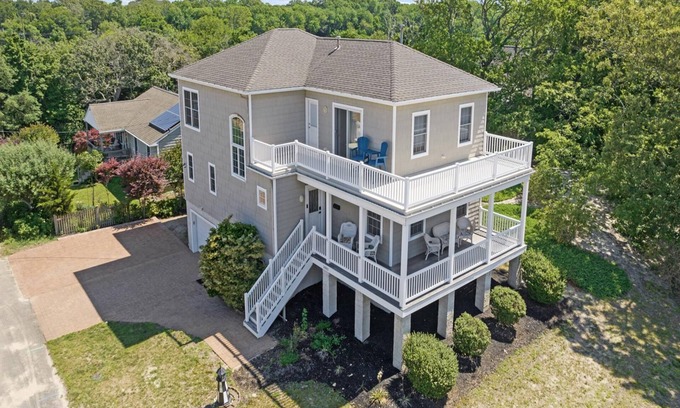 Town Bank House | A Bayfront Beauty in Historic Townbank 4 Bedroom 2.5 Bath sleeps 10