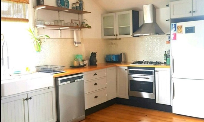 Nudgee Beach House | A beach cottage close to airport