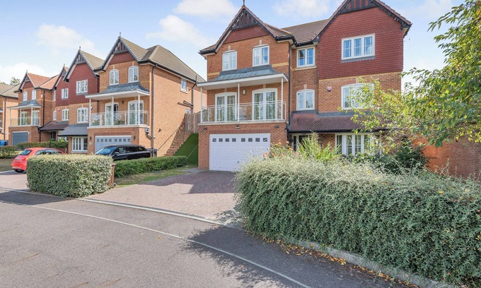 Sheerness Cottage | A beautiful large house on an exclusive estate.