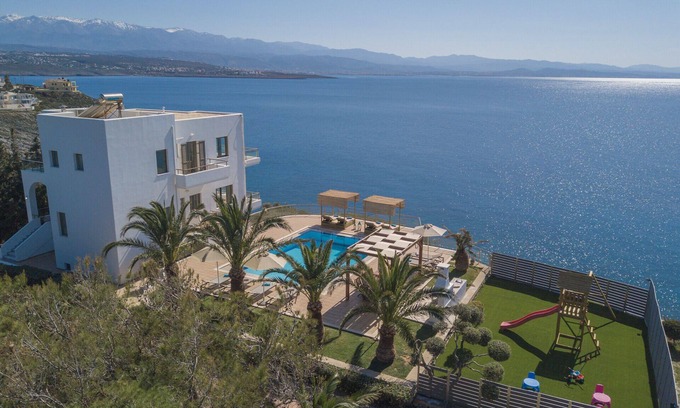 Stavros Villa | A beautiful sea side villa with private pool and indescribable sea view