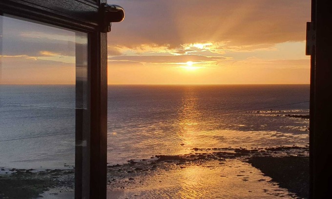Drummore Bed & Breakfast | a beautiful Suite with amazing views over Luce Bay.nnmaximum 3 night stays.nn