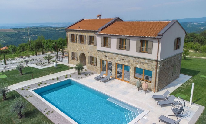 Buje Villa | A beautiful villa renovated in traditional Istrian style with pool and spa