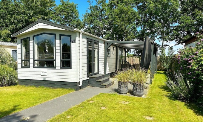 Sint Maarten House | A brand new chalet on the edge of our park with a beautiful view of the Valkkogerdijk.