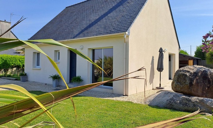 Porspoder House | A/C from 350€: House CLASSIFIED 4*; single-storey, seafront, enclosed garden, pets OK.