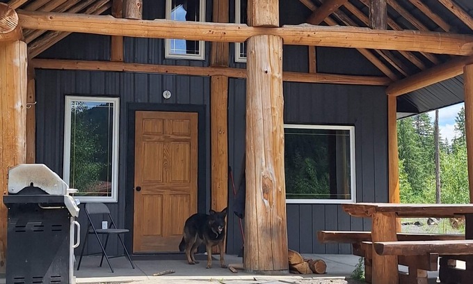 Retallack Cabin | A cabin in Retallack BC, with all the amenities. Adventure right out the door.