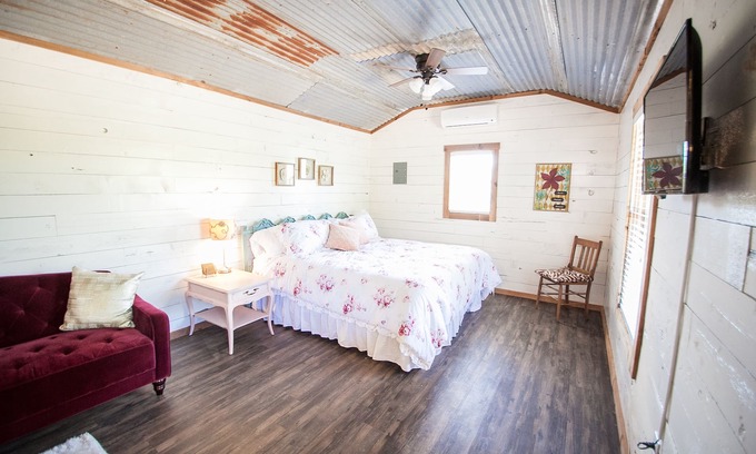 Driftwood Cabin | A Chic Shack Cottages on Onion Creek