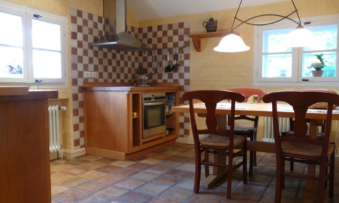 Jork Cottage | A converted fruit barn, thatched, on 2 floors with 2 bedrooms