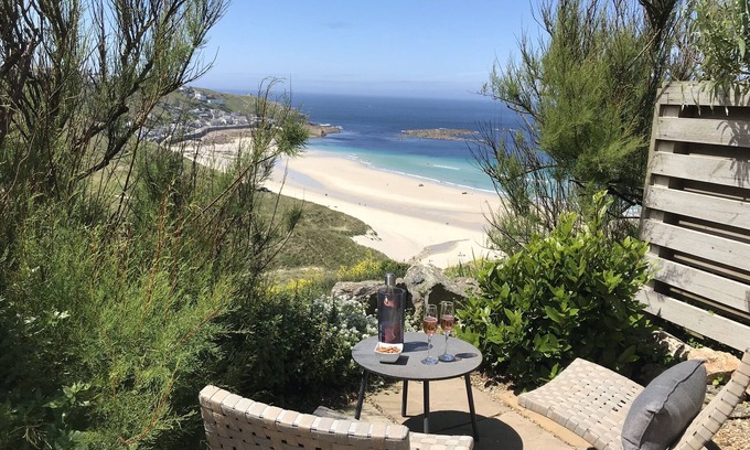 Sennen Cove Cottage | A Cornish Gem, Amazing Sea Views, Private Path to Sennen Beach, 5 star reviews