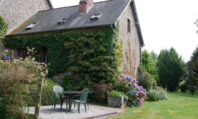 Juvigny-Val-d'Andaine Cottage | A cosy country cottage in a tranquil rural setting. Sleeps 4 in 2 bedrooms.