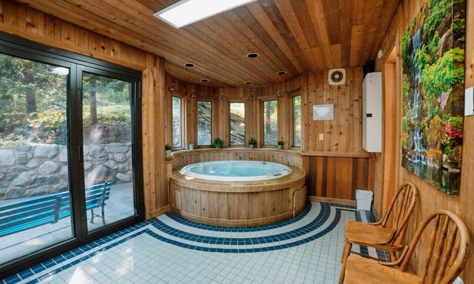 Kimberley Cottage | A Cozy Country Retreat * Indoor Hot Tub * Ski * Wi-Fi