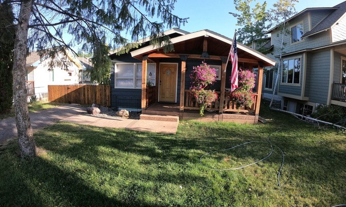 Franklin to the Fort House | A Cozy Escape, Pet Friendly and 10 minutes from Downtown