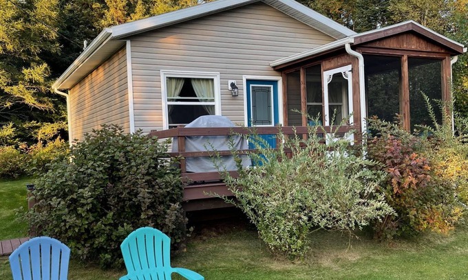 Naufrage Cottage | A Cozy, New, Tucked Away Cottage