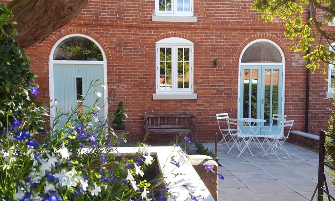 Breedon on the Hill Cottage | A delightful mews cottage within the private grounds of Breedon Hall