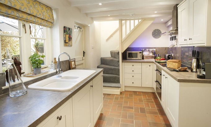 Crich Cottage | A delightful stone property that has a traditional countryside charm.