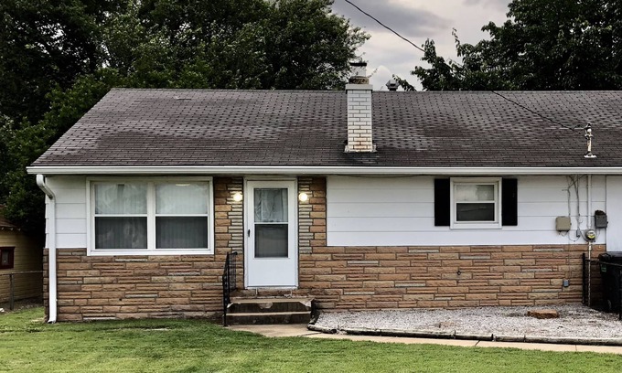 Cahokia House | A few minutes from downtown ST. LOUIS, MO! PREMIER HOST! RV & trailer friendly!