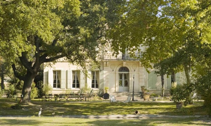 Saint-Hippolyte-le-Graveyron Cottage | A comfortable flat in a wine region