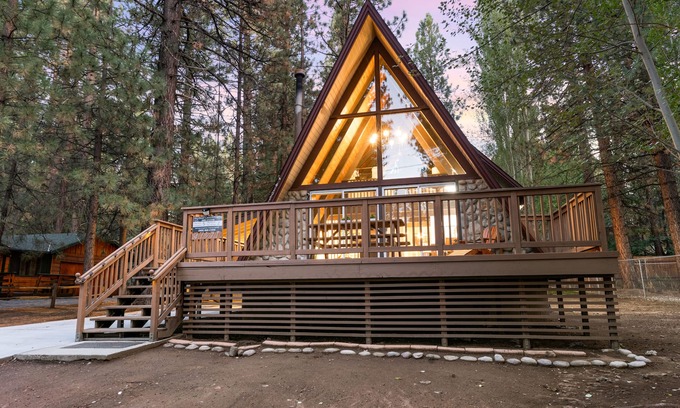 Summit Estates Cabin | A Frame Cabin Spa Mountain Bike Lake + AC Walk to Snow Summit