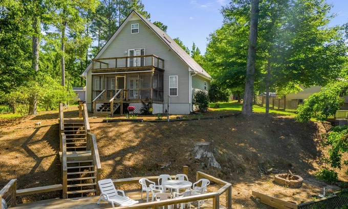 Trimble House | A Frame of Mind: 3 BR, 2 BA in Cullman, Sleeps 10