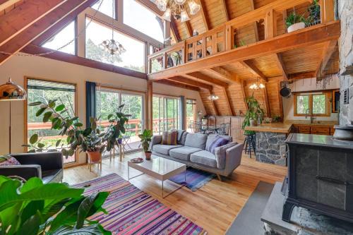 Town of Grafton House | A-Frame Retreat Next to Grafton Lakes St Park
