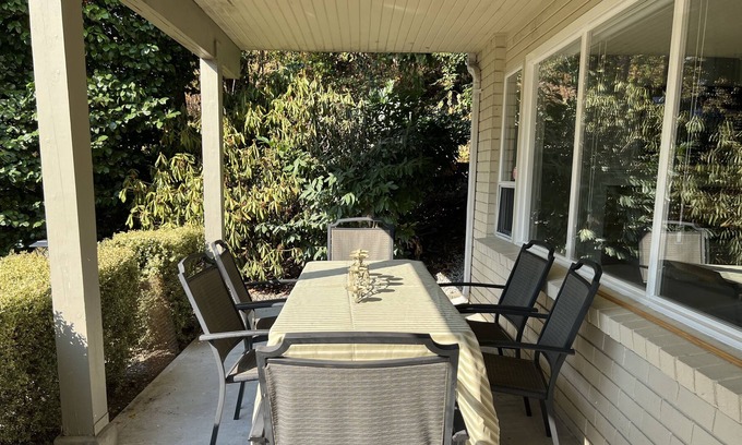 West Vancouver House | A Furnished 2 bedroom Garden floor Unit on a Fantastic Location