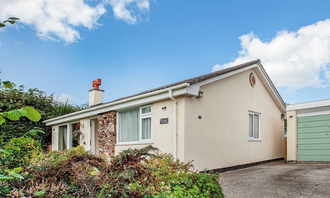 Warbstow Cottage | A great, three-bedroom bungalow, with front and back gardens.