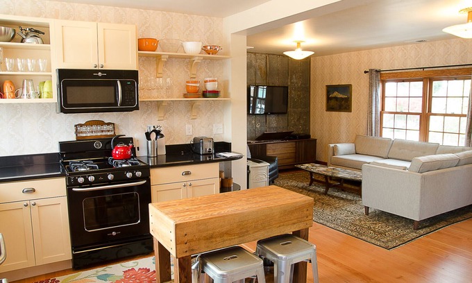 Newberg Apartment | A Handsome Newly Remodeled Vintage Inspired Apartment In Downtown Newberg, OR